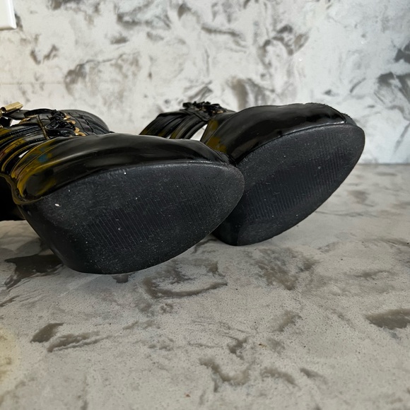 3/$30 (bundle) Patent black heels - Picture 4 of 8